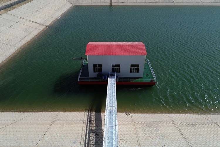 Pompstation voor waterinlaat in het meer